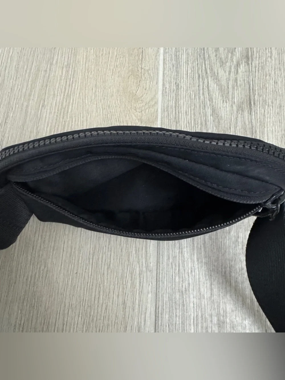 Lululemon Everywhere Belt Bag 1L 🖤 - Picture 7 of 7